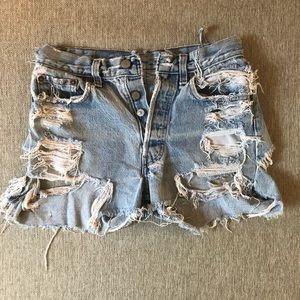RIPPED LEVI’S